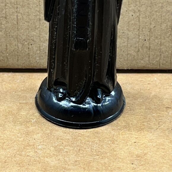 Vintage Black Queen E.S. Lowe Plastic Chess Piece 1 Replacement Part ONLY READ - Picture 3 of 7